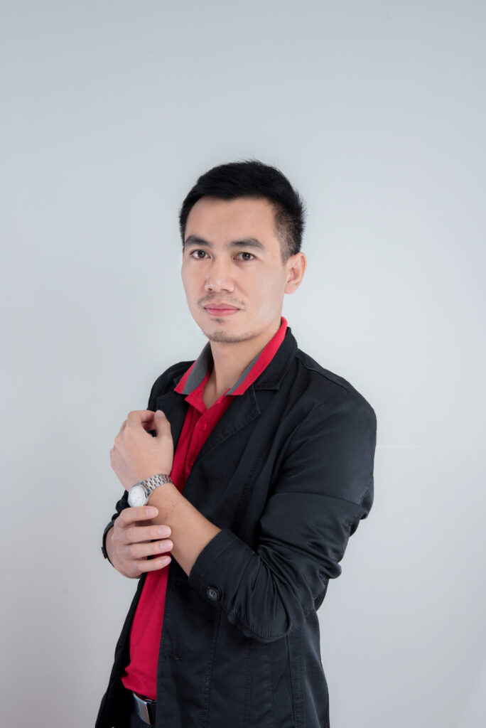 นายธนชัย ใจซื่อ 