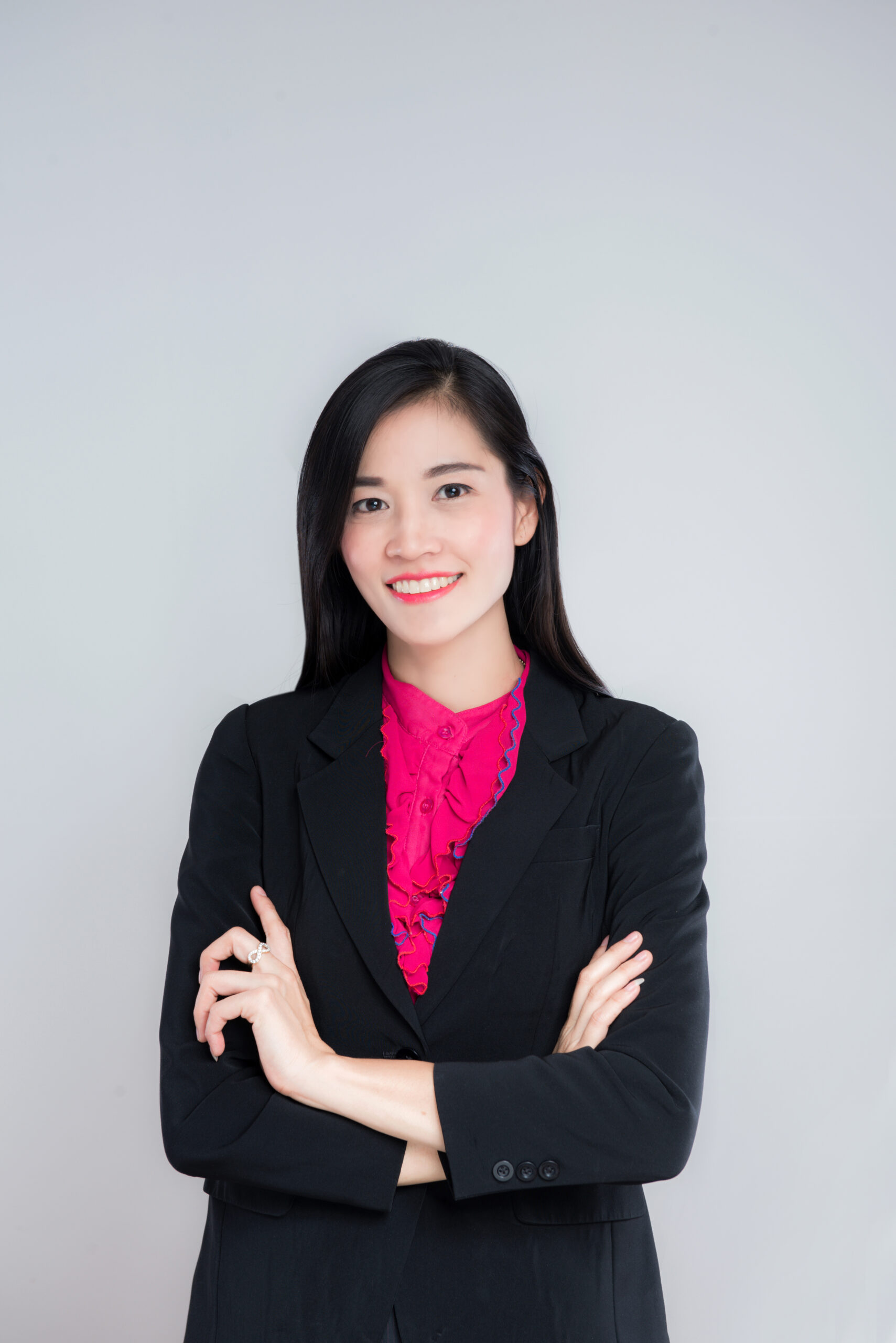 นางอาภากร ประจันตะเสน คณบดี