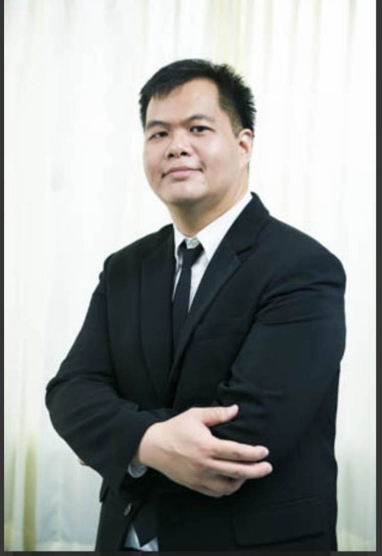 อาจารย์ พิชิต เปลี่ยนขำ คณบดี